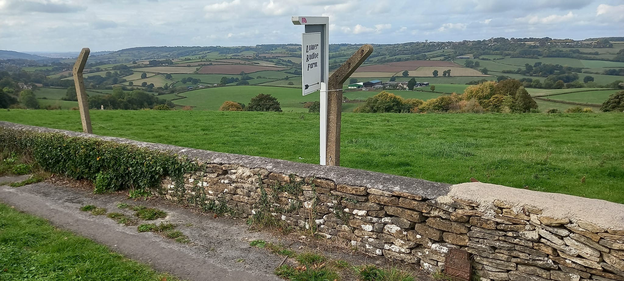 Telegraph cable marker post at Jnc. Box Hill, Bath Road and lane to Lower Ruddle Farm, Box Hill, Corsham by Spike Johnson 