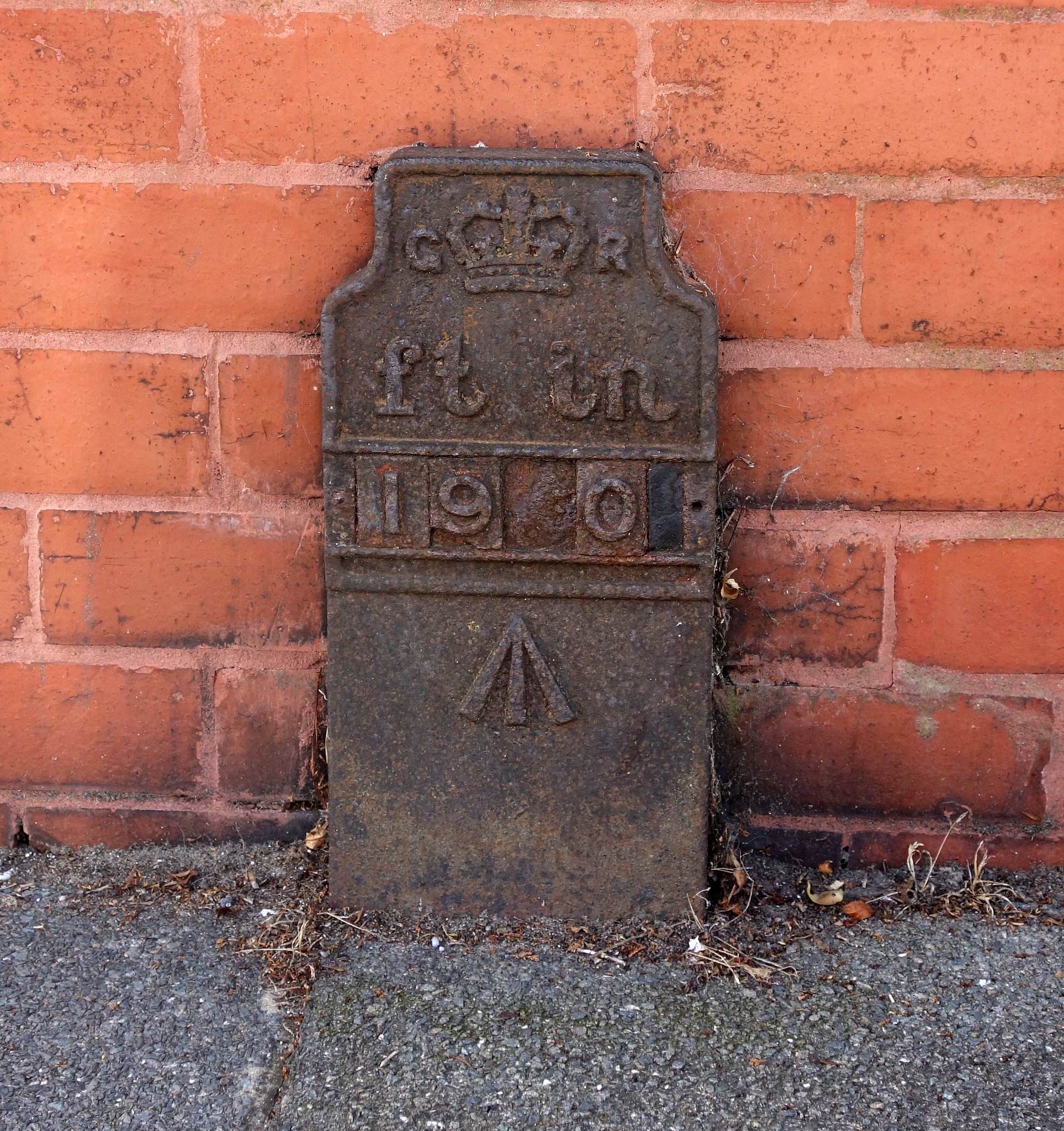 Telegraph cable marker post at 77 Claremount Rd, Wallasey by Max Flitour 