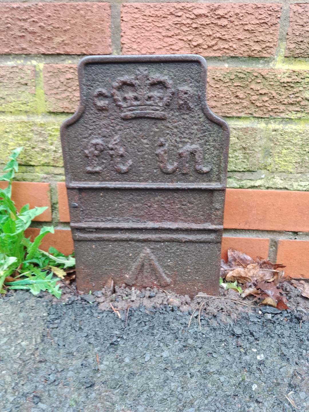 Telegraph cable marker post at 122 Mount Pleasant, Redditch by Pamela Howard 