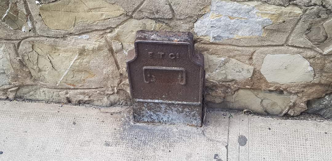 Telegraph cable marker post at Aden, Yemen by Muhammad Bayazid 