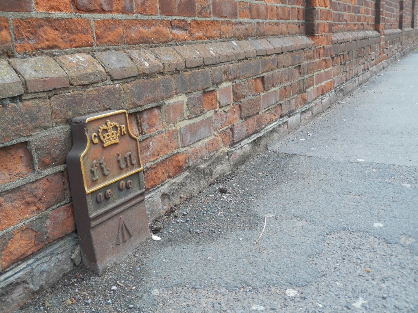 Telegraph cable marker post at 285 Lower High Street, Watford by Derek Pattenson 