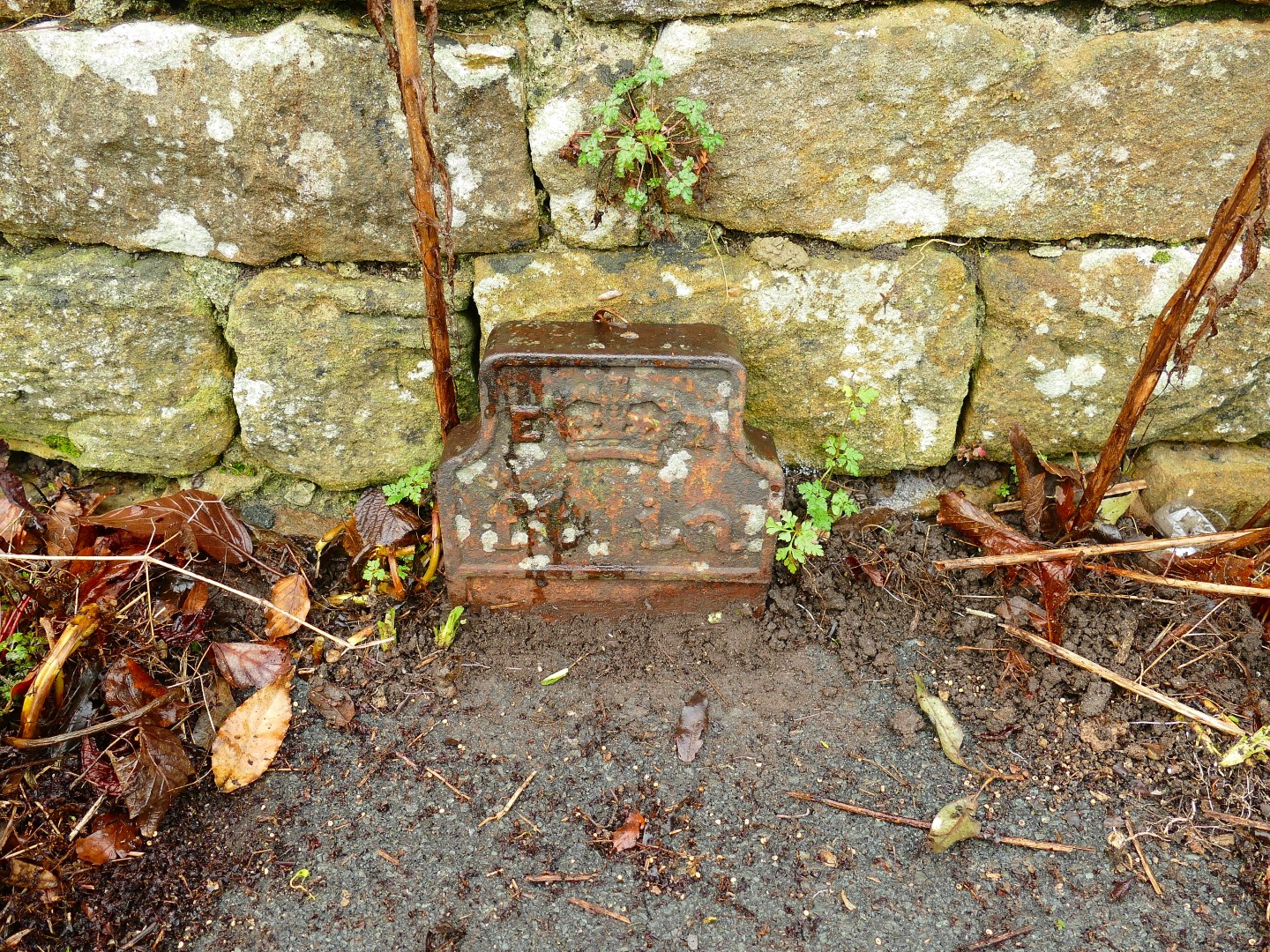 Telegraph cable marker post at Slyne Road, 25m S of Jnc. Hest Bank Lane, Slyne, Lancaster by Christopher Leather 