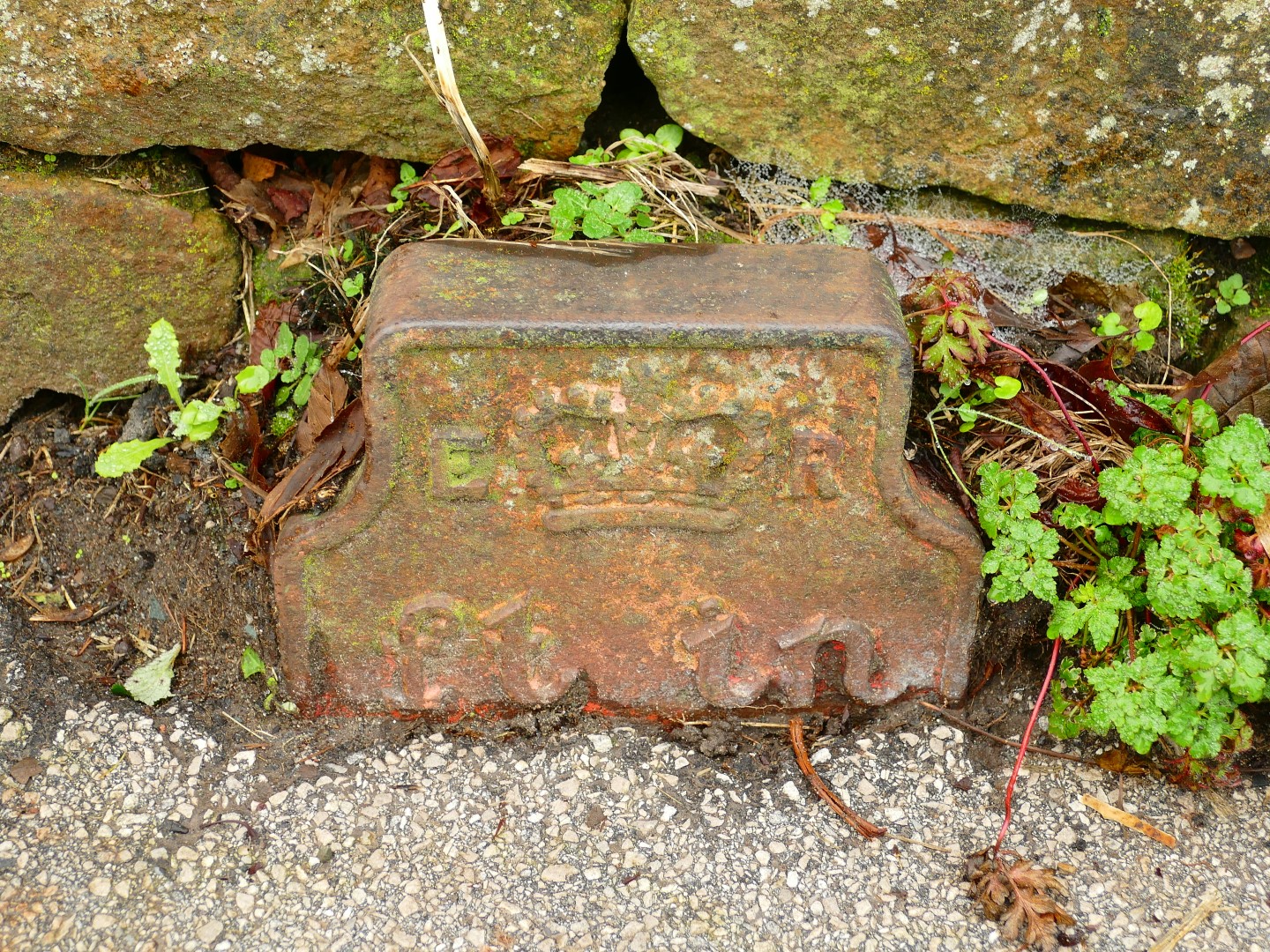 Telegraph cable marker post at Lancaster Road, 200m N jnc. Rosegarth, Slyne, Lancaster by Christopher Leather 