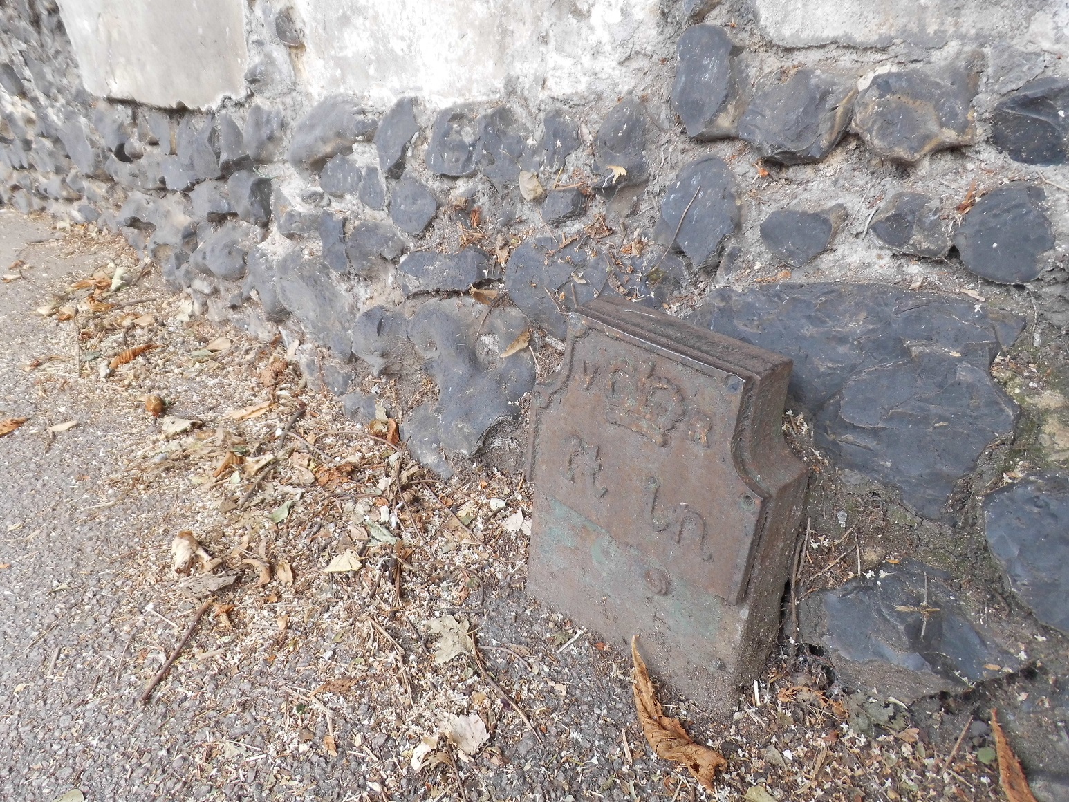 Telegraph cable marker post at 19 Chalk Hill, Bushey by Derek Pattenson 