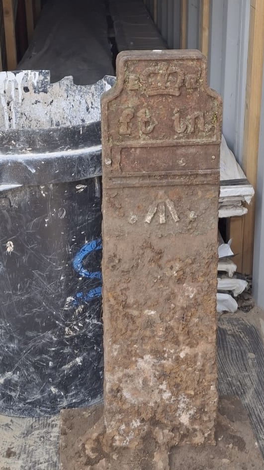 Telegraph cable marker post at Inglewood Road, Penrith by Terry Moore 