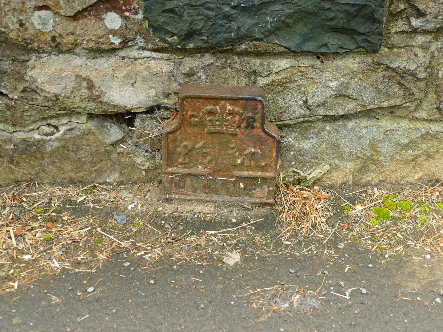Telegraph cable marker post at Islwyn, Lon Terfyn, Morfa Nefyn, North Wales by Christopher Leather 