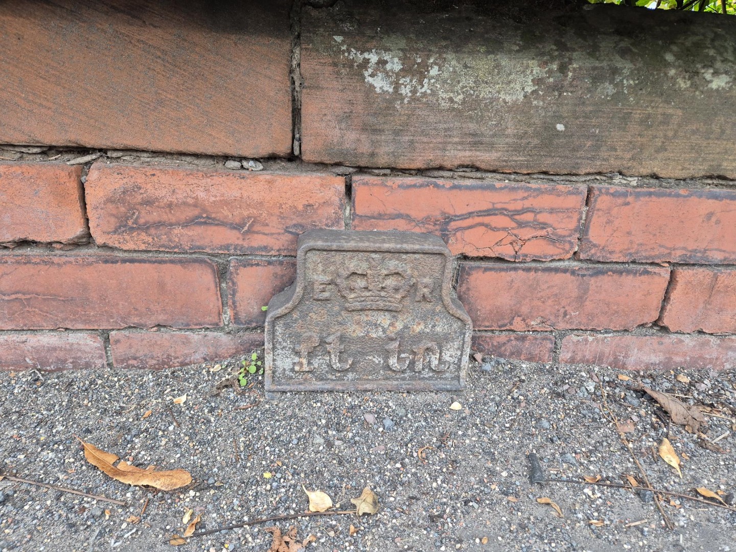 Telegraph cable marker post at By traffic lights, 35m S Lidl, NE side of Cambuslang Road, Rutherglen by Stephen Watt 