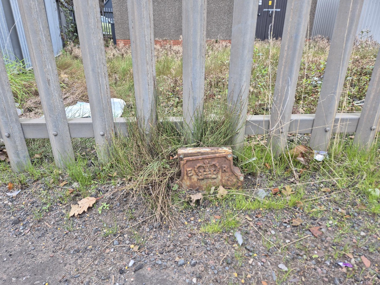 Telegraph cable marker post at 15m S Lidl Entrance, Cambuslang Road, Rutherglen by Stephen Watt 